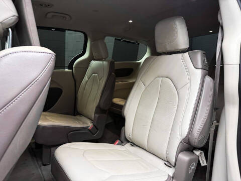 2017 Chrysler Pacifica Touring-L Plus