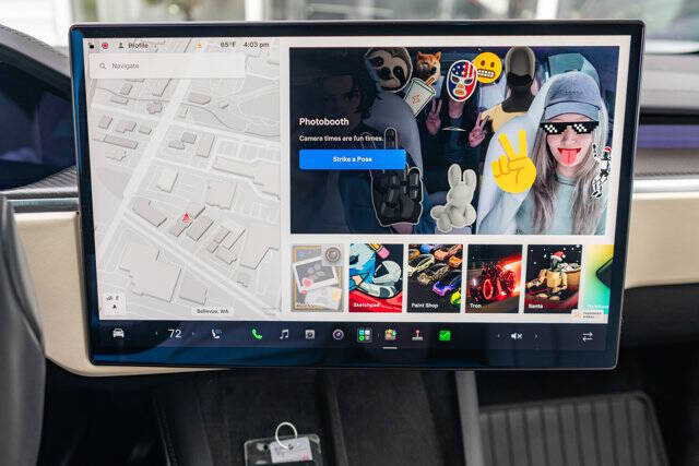 2022 Tesla Model X 45