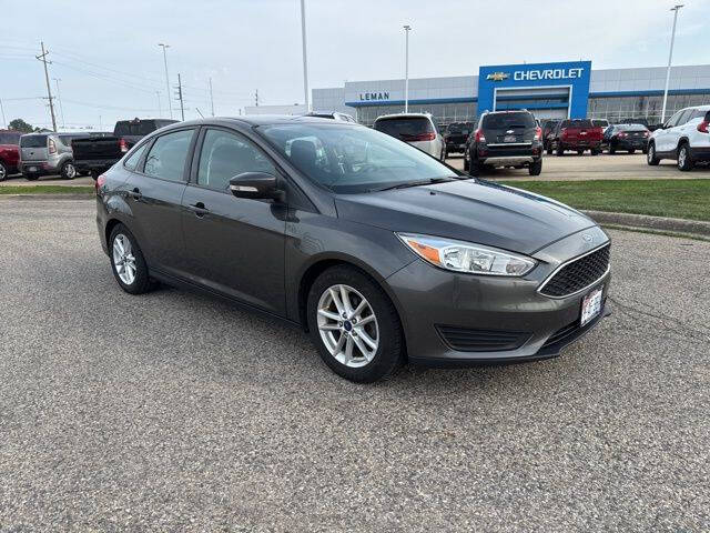 Used 2016 Ford Focus SE with VIN 1FADP3F28GL328322 for sale in Bloomington, IL