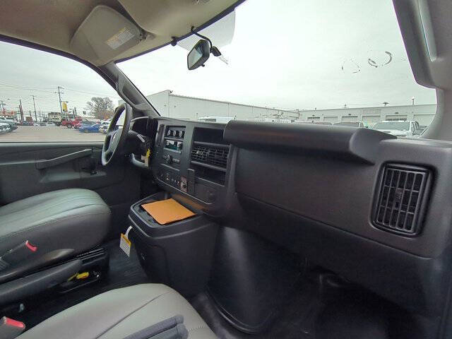 2025 Chevrolet Express 2500