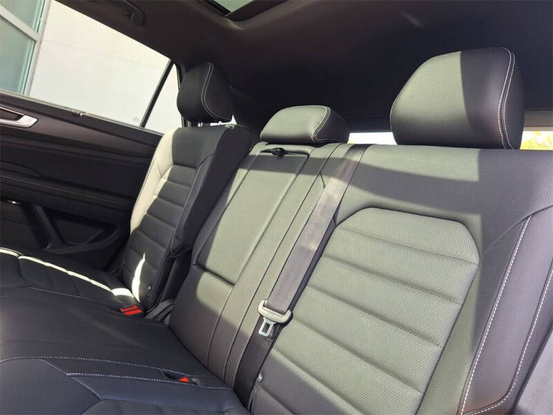 2026 Volkswagen Atlas Cross Sport SEL R-Line Black 4Motion