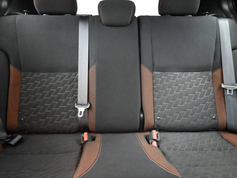 2022 Nissan Kicks SR