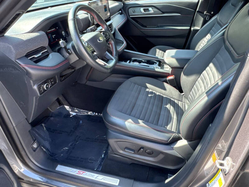2025 Ford Explorer ST-Line