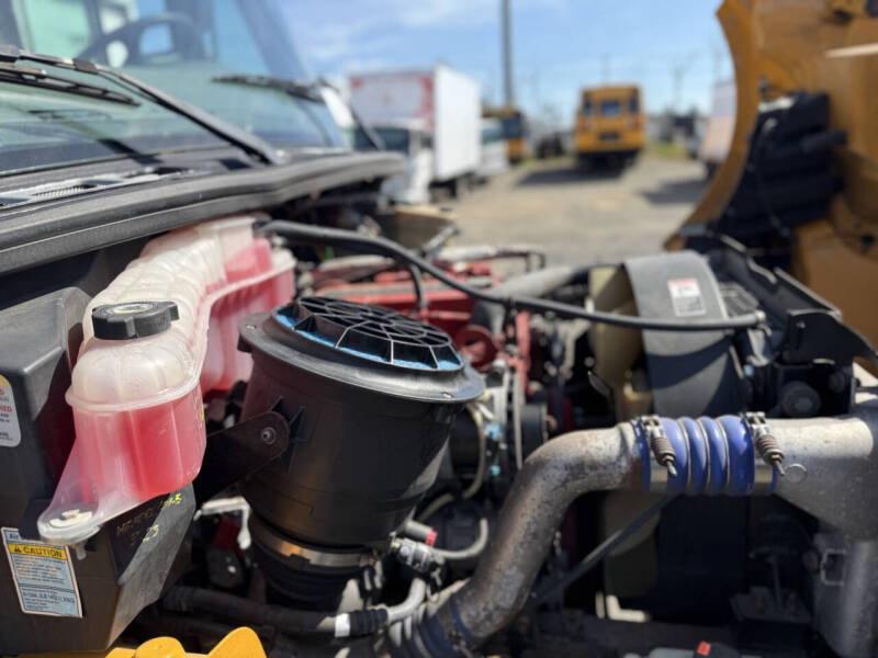 2014 Freightliner B2 Chassis