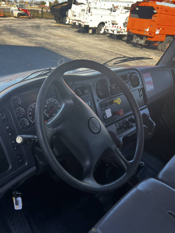 2019 Freightliner M2 106