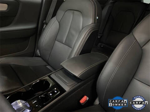 2025 Volvo XC40 B5 Plus Bright Theme