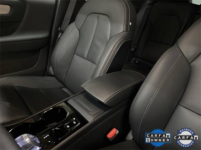 2025 Volvo XC40 B5 Plus Bright Theme