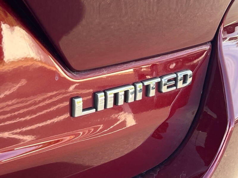 Used 2022 Jeep Grand Cherokee Limited with VIN 1C4RJHBG6N8553127 for sale in Wood River, IL