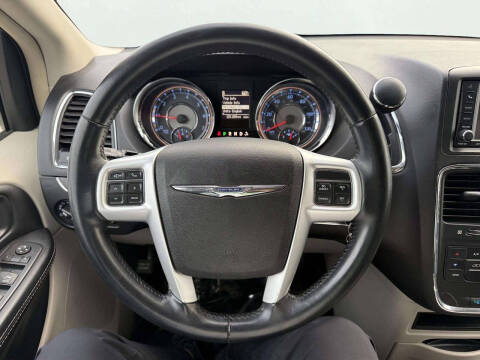 2016 Chrysler Town and Country Touring