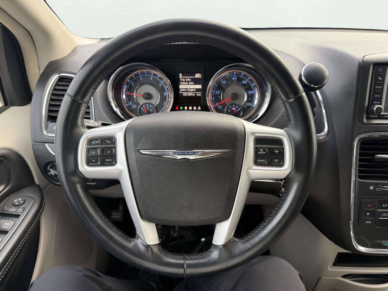 2016 Chrysler Town and Country Touring