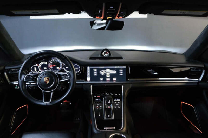 2018 Porsche Panamera Turbo Sport Turismo