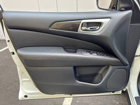 2020 Nissan Pathfinder SV