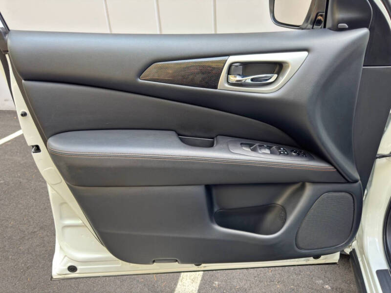 2020 Nissan Pathfinder SV