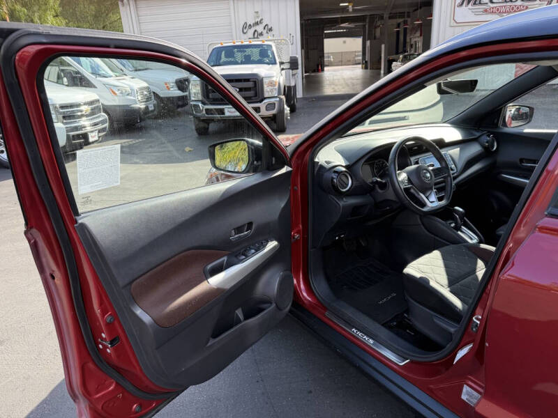 2019 Nissan Kicks SR