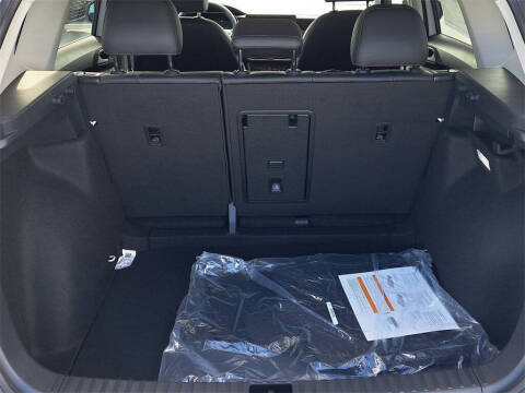 2025 Volkswagen Taos SE Black