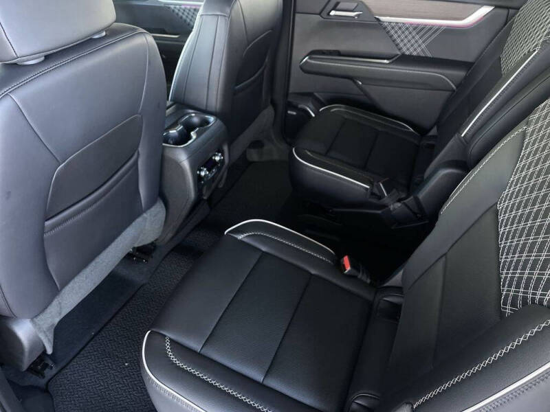 2025 GMC Acadia Denali