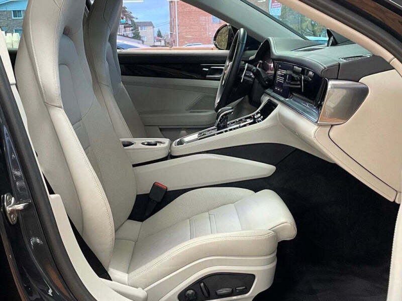 2022 Porsche Panamera 4S E-Hybrid