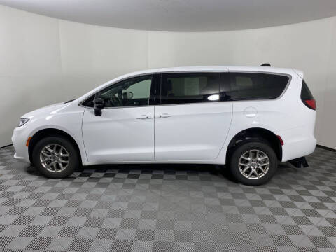 2024 Chrysler Pacifica Touring