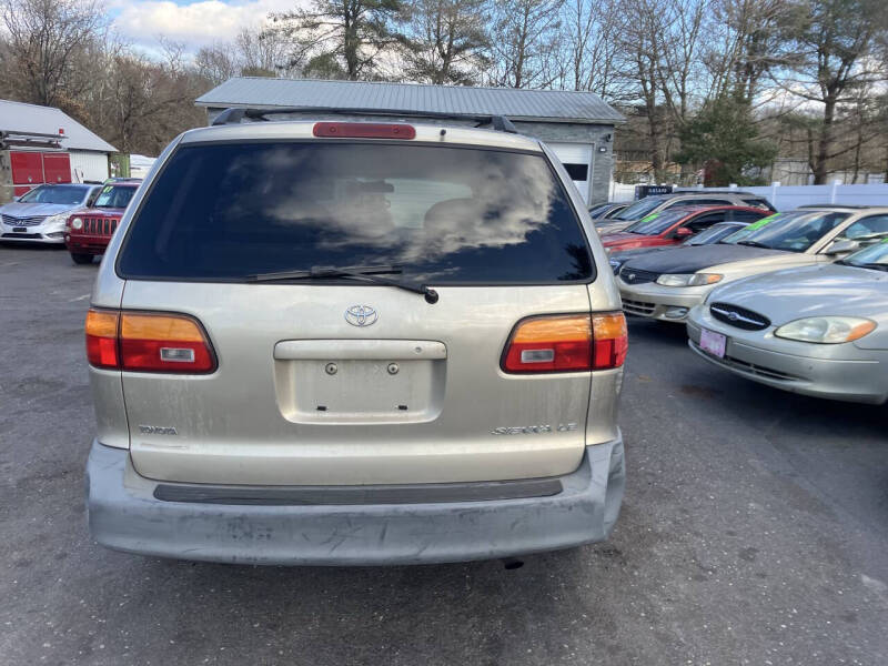 2000 Toyota Sienna LE