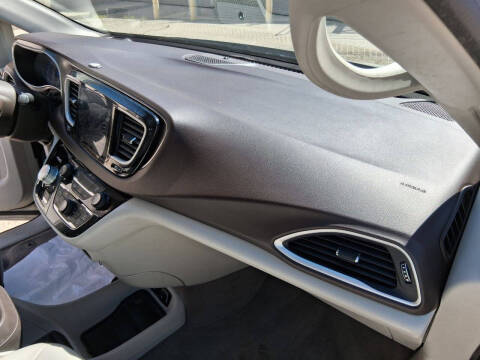2017 Chrysler Pacifica Touring-L