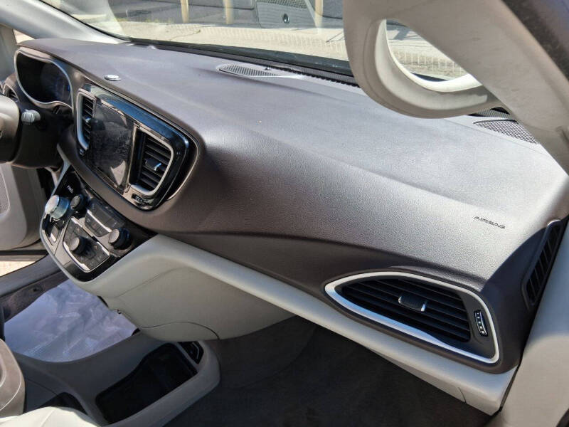 2017 Chrysler Pacifica Touring-L