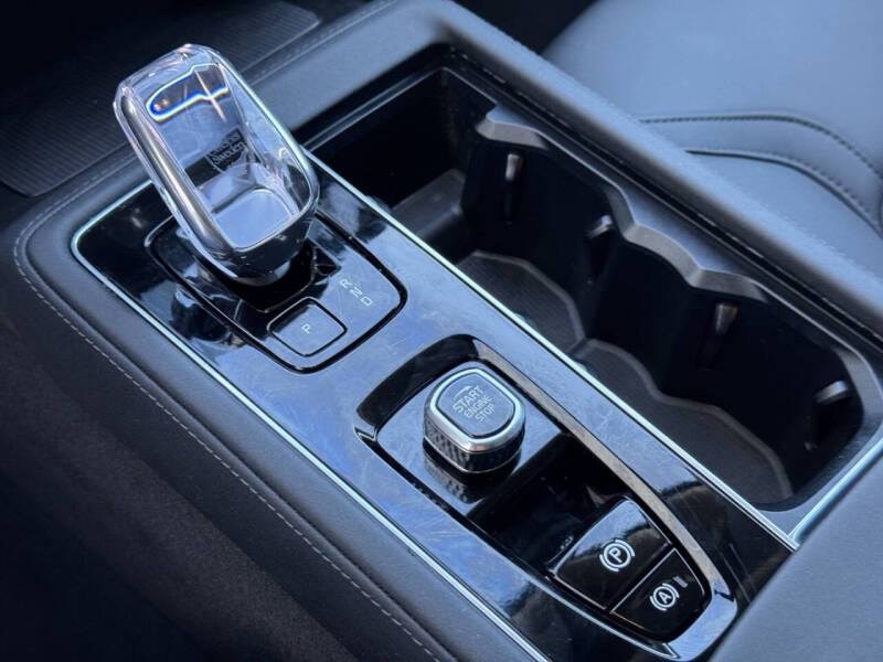 2025 Volvo XC90 B5 Plus Bright Theme 7P