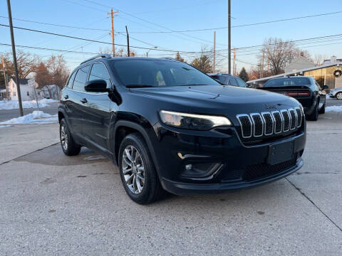 2019 Jeep Cherokee for sale at Auto Gallery LLC in Burlington WI