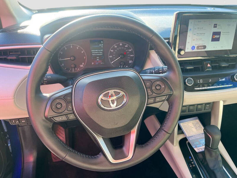 2025 Toyota Corolla Cross LE