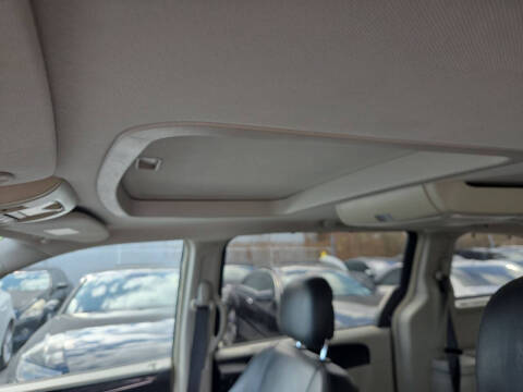 2014 Chrysler Town and Country Touring-L