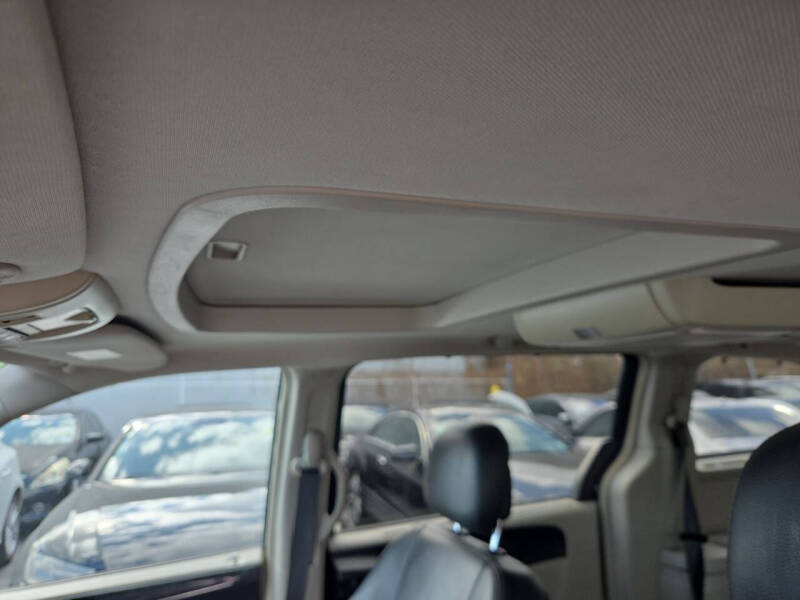 2014 Chrysler Town and Country Touring-L