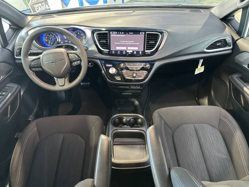 2024 Chrysler Pacifica Touring