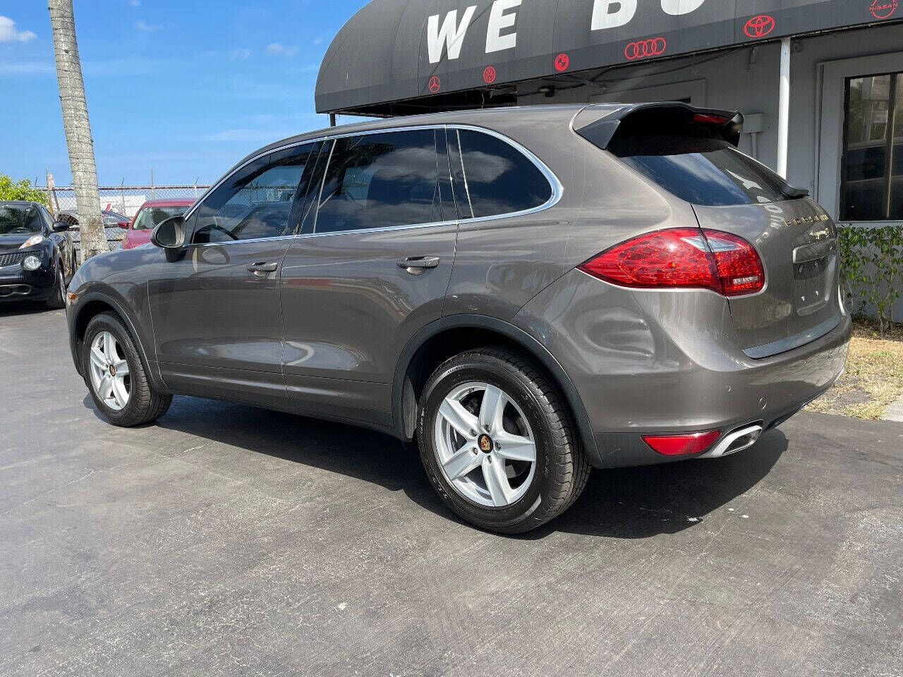 2011 Porsche Cayenne  - $18,900