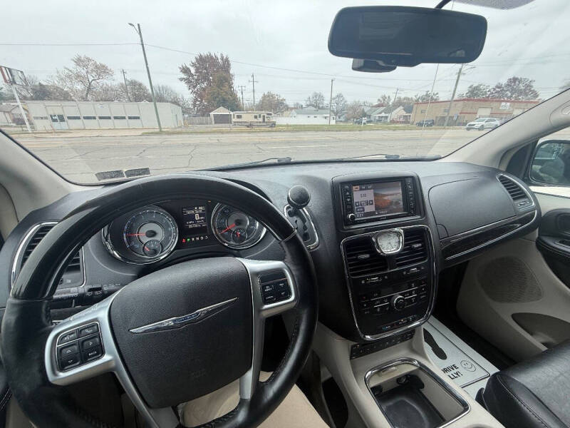 2012 Chrysler Town and Country Limited