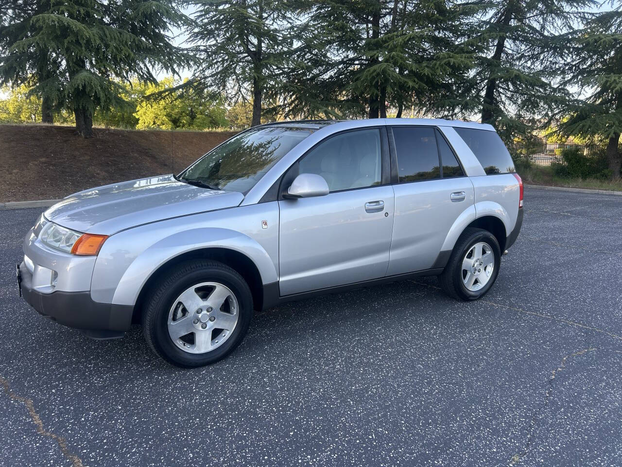 Silver 2005 Saturn Vue Base AWD 4dr SUV V6 2