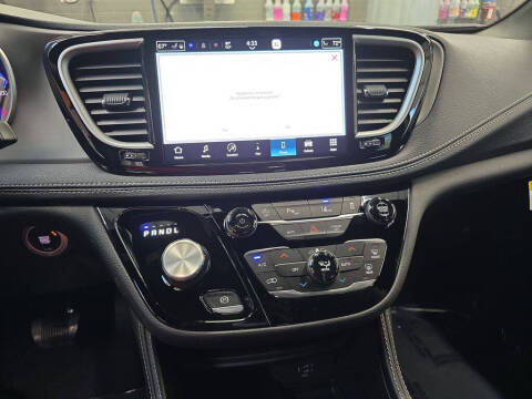 2027 Chrysler Pacifica Limited