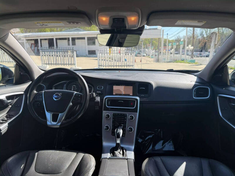 2018 Volvo V60 Cross Country T5 Platinum