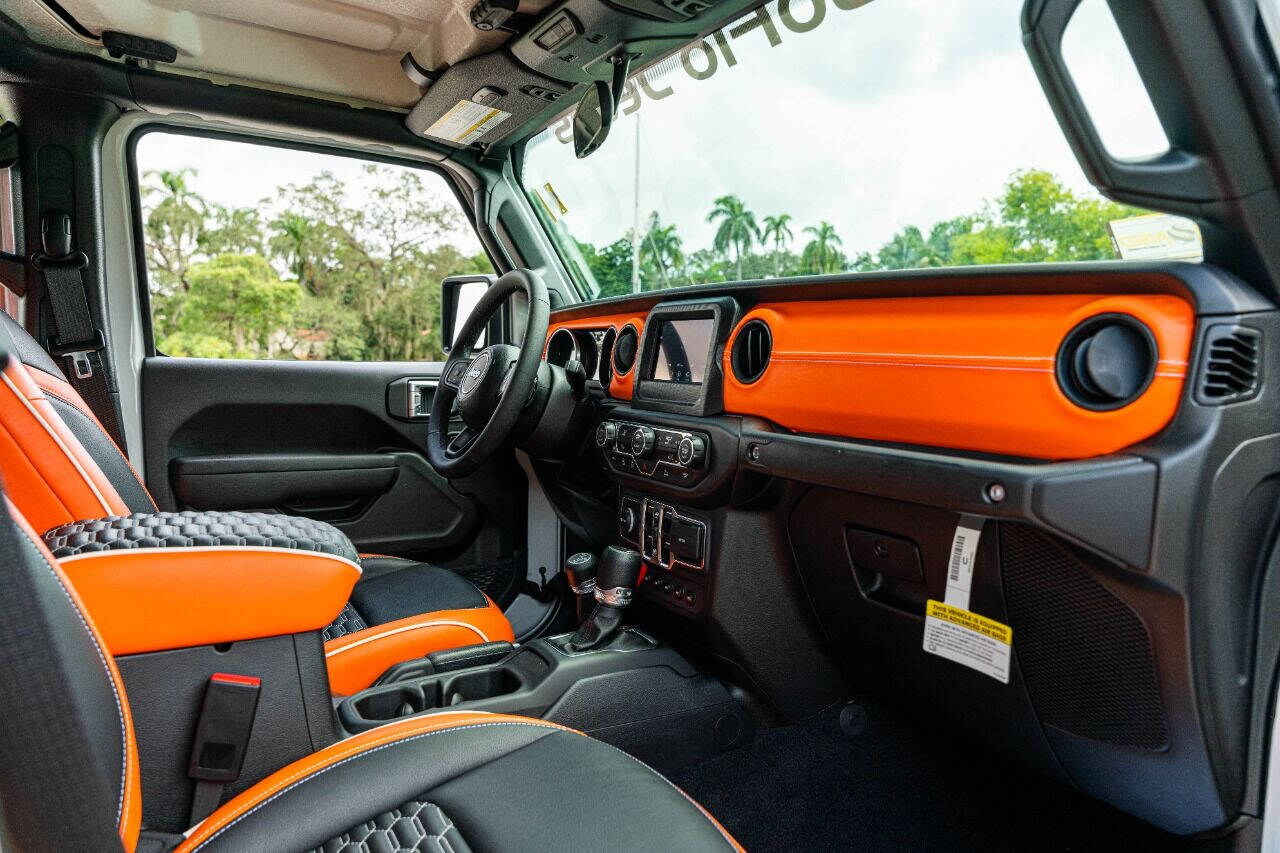 2020 JEEP Gladiator Pickup - $57,999