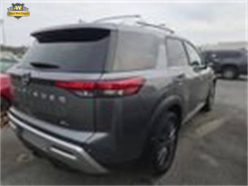 2024 Nissan Pathfinder SL