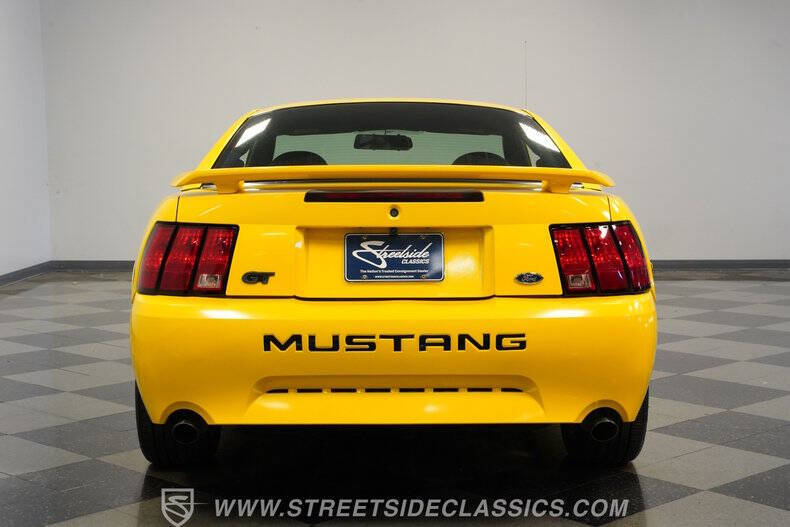 2004 Ford Mustang GT Deluxe