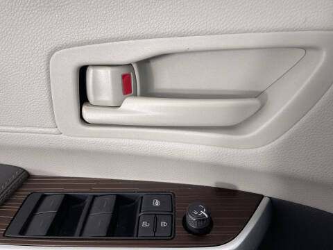 2023 Toyota Sienna LE 8-Passenger