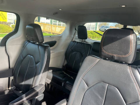 2017 Chrysler Pacifica Touring-L