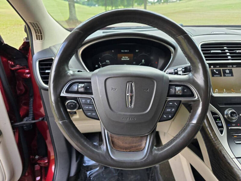 2019 Lincoln Nautilus Select