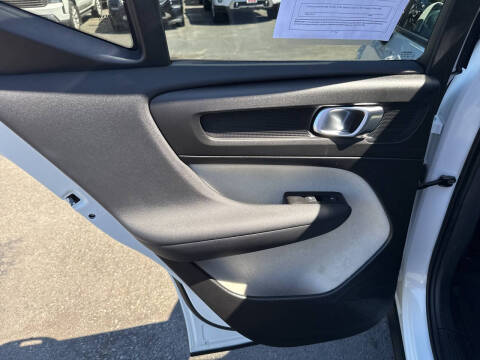 2022 Volvo XC40 T5 Momentum