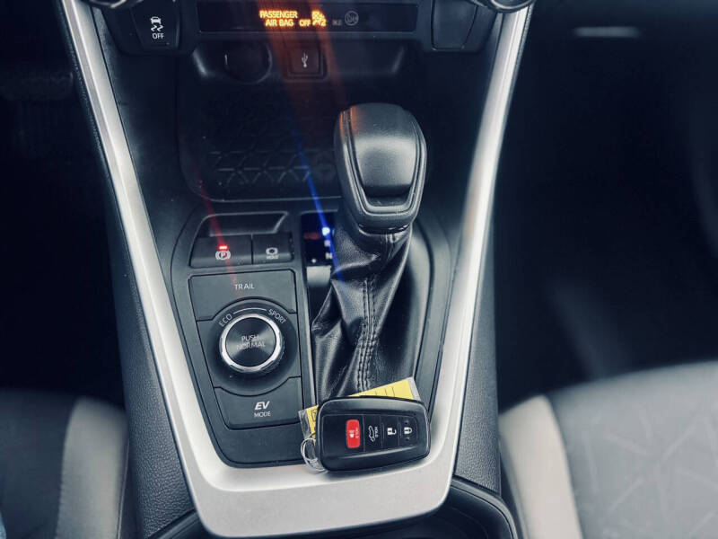 2020 Toyota RAV4 Hybrid XLE