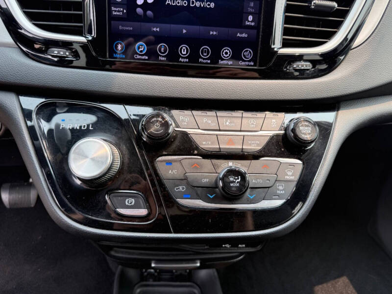 2020 Chrysler Pacifica Launch Edition