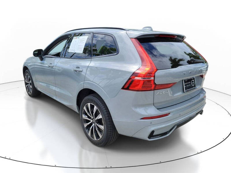 2024 Volvo XC60 B5 Core Dark Theme