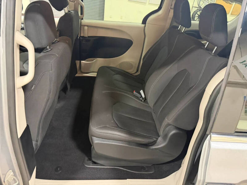 2021 Chrysler Voyager L