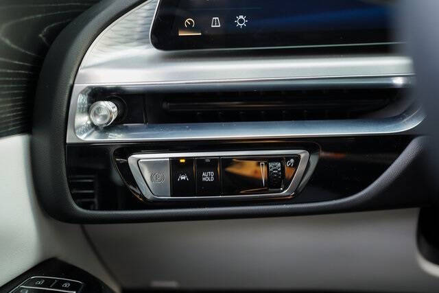 2024 Cadillac LYRIQ Luxury 1