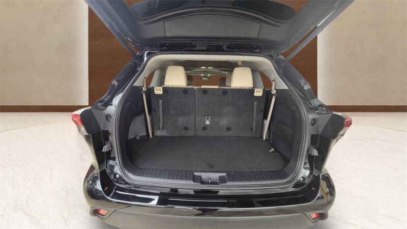 2022 Toyota Highlander Hybrid XLE