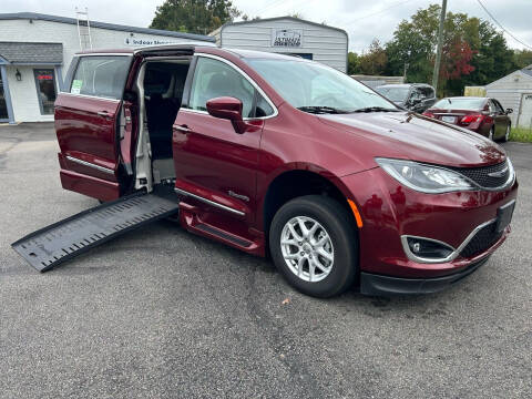 2020 Chrysler Pacifica for sale at ULTIMATE MOTORS in Midlothian VA